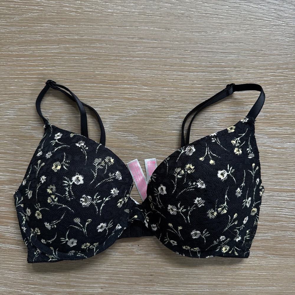 Victoria's Secret PINK Wear Everywhere Push-Up black floral lace bra size 32D